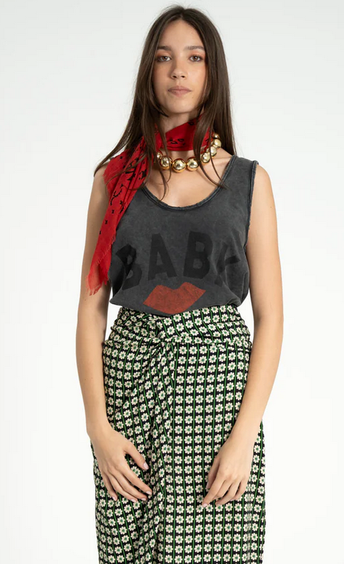 sisters department - sleeveless top, washed black, red lip - Lubus & moi