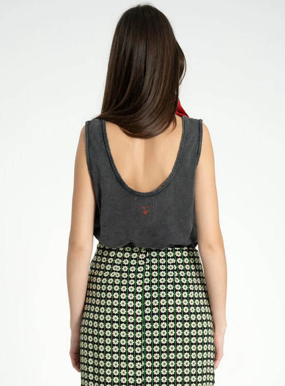 sisters department - sleeveless top, washed black, red lip - Lubus & moi