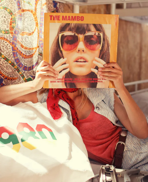 sisters department - short sleeve t shirt, deep round neck, coral linen - Lubus & moi