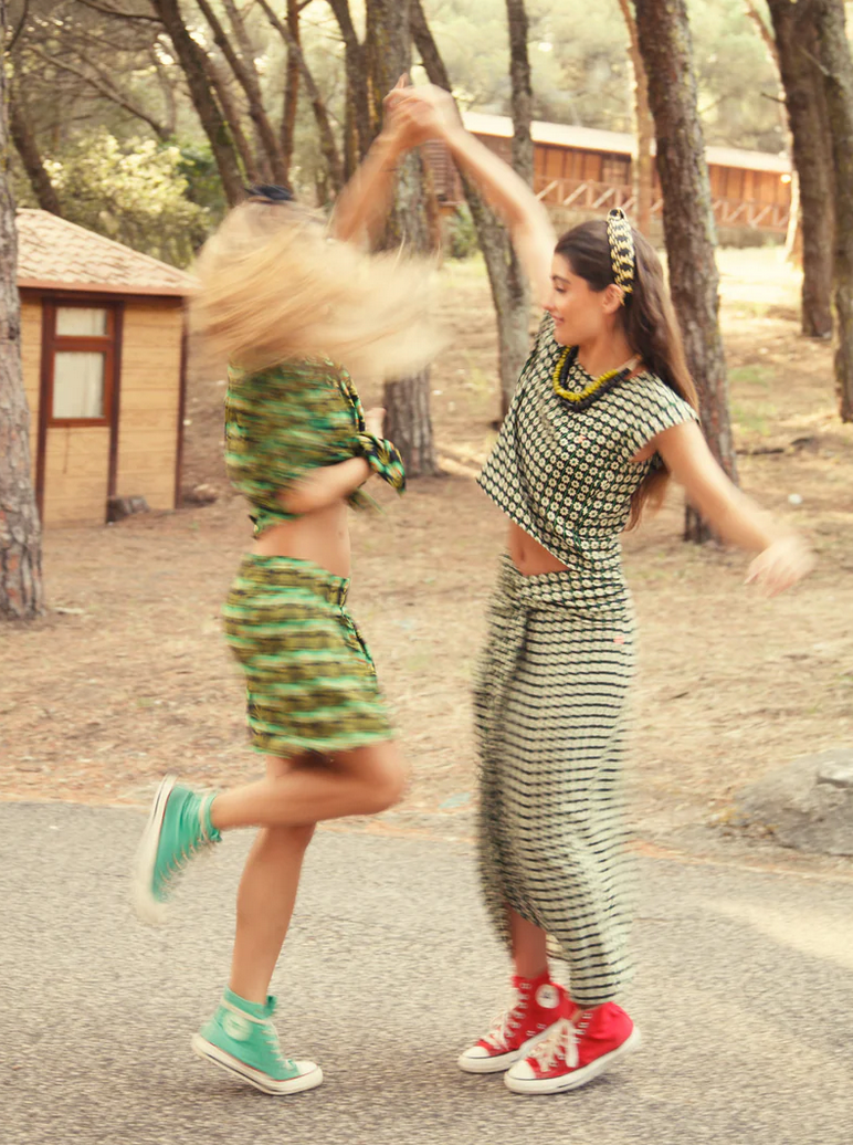 sisters department - blouse with collar, black with green flowers - Lubus & moi